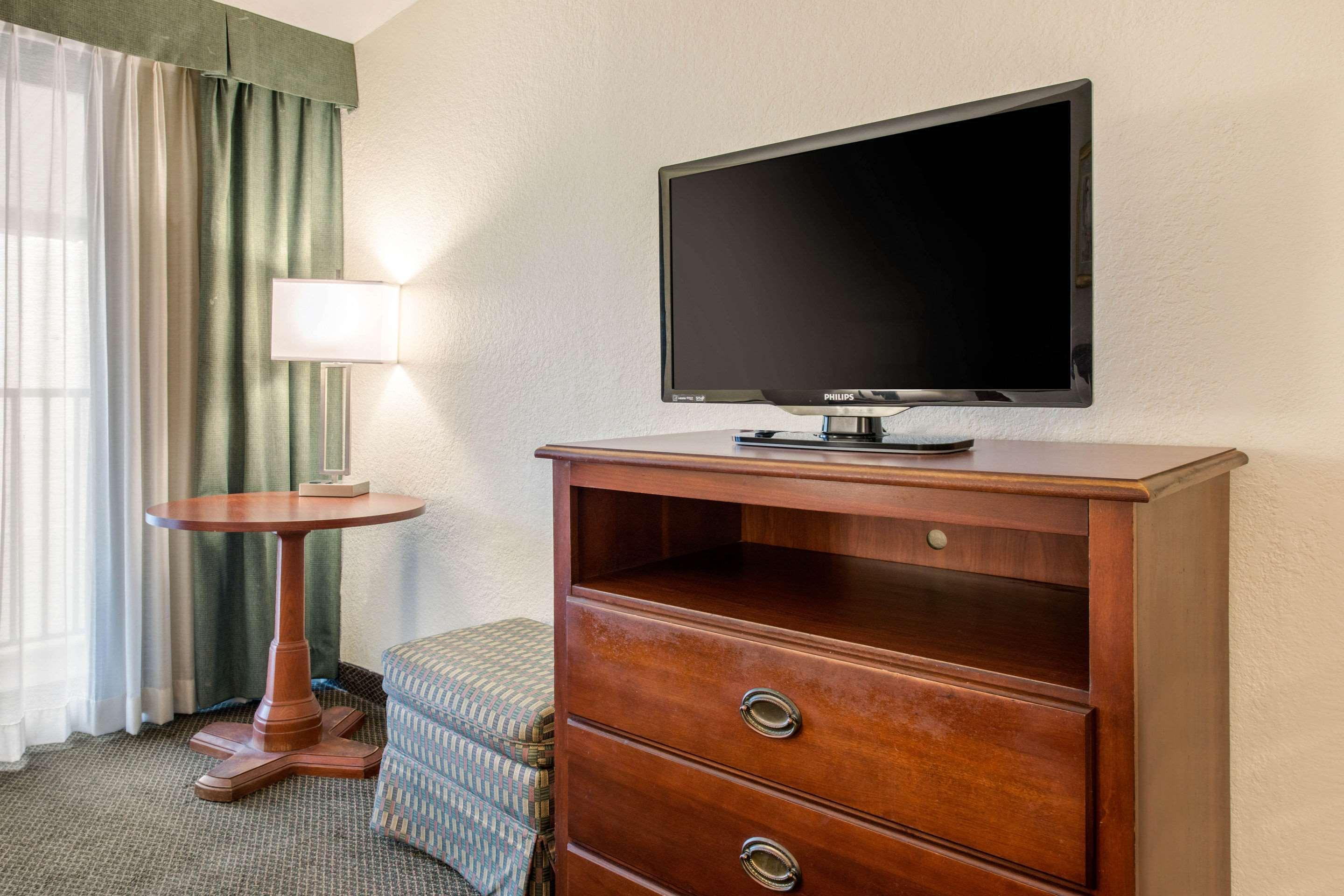 Quality Inn & Suites Tarpon Springs South Екстериор снимка