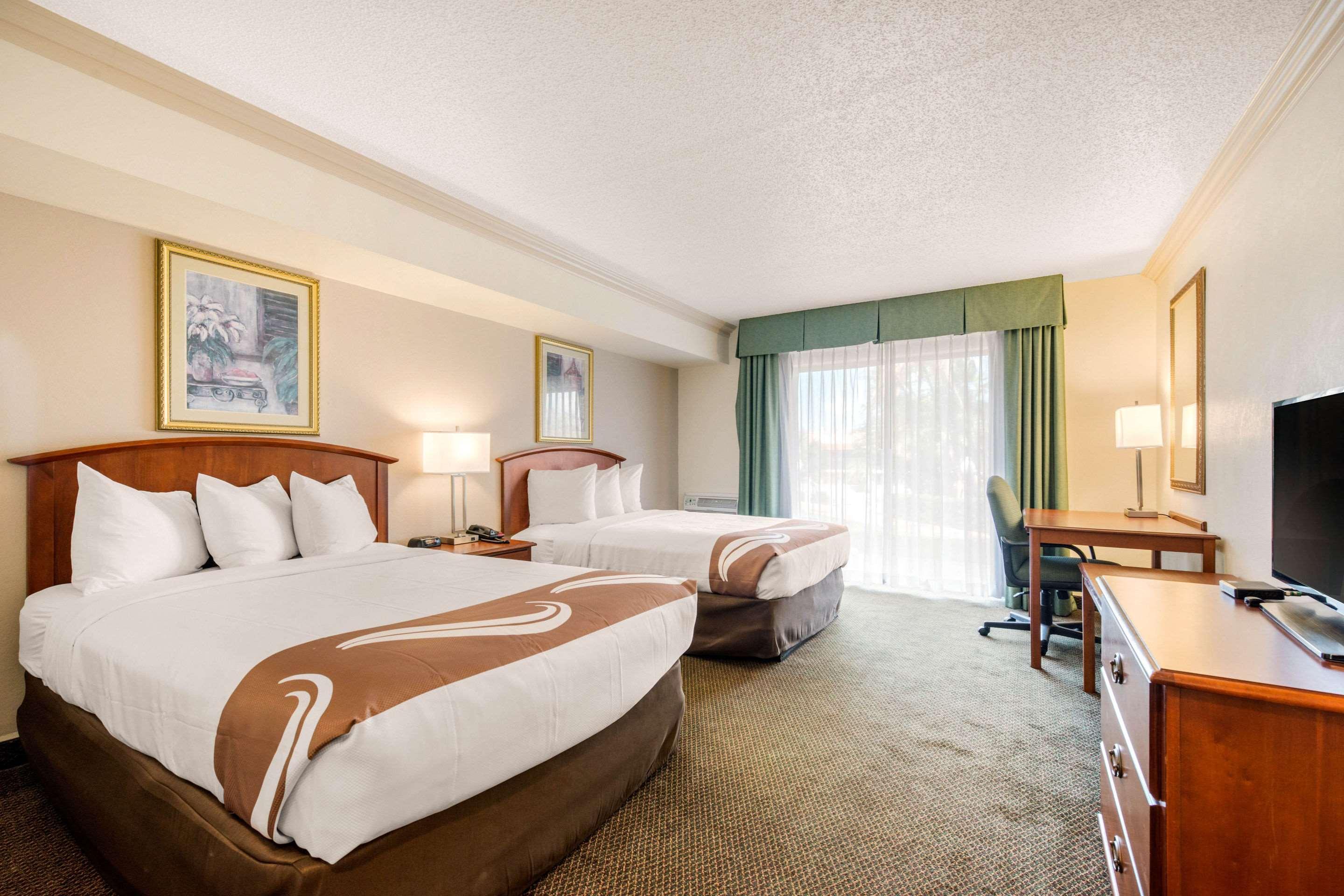 Quality Inn & Suites Tarpon Springs South Екстериор снимка