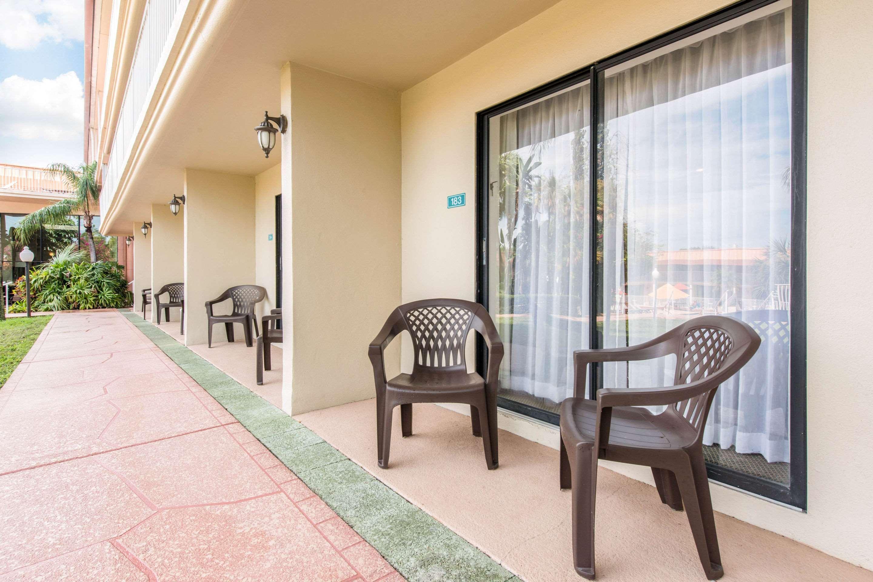 Quality Inn & Suites Tarpon Springs South Екстериор снимка