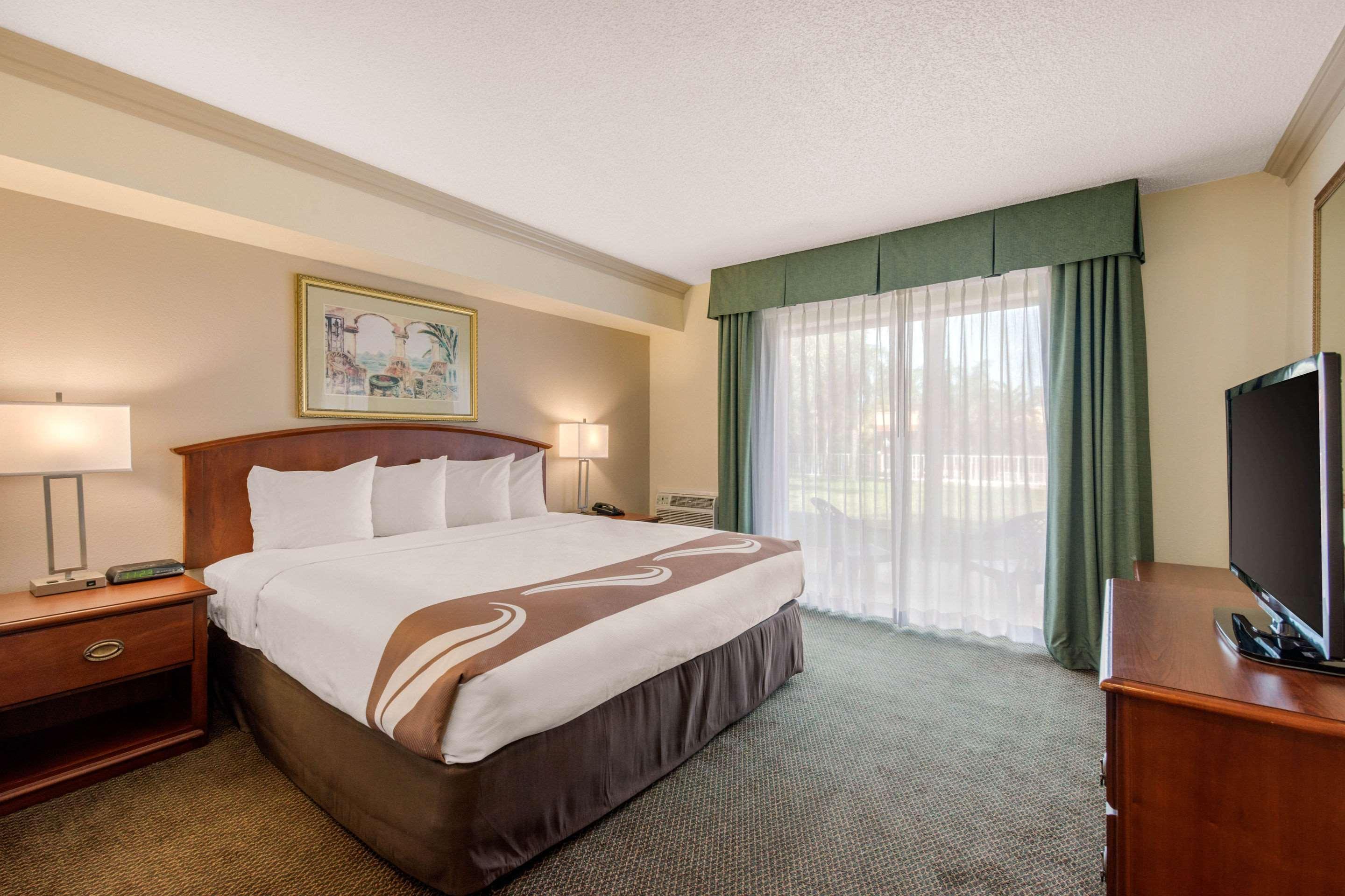 Quality Inn & Suites Tarpon Springs South Екстериор снимка