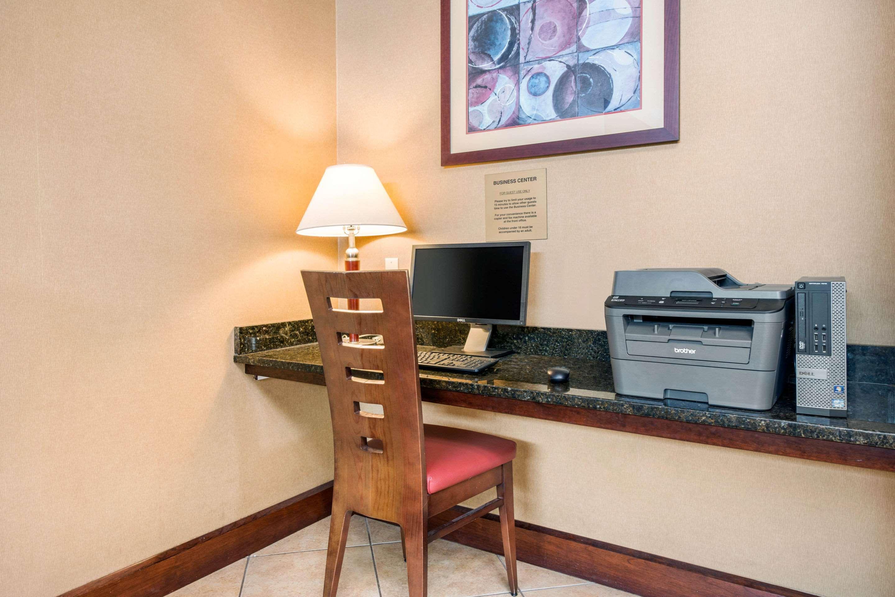 Quality Inn & Suites Tarpon Springs South Екстериор снимка