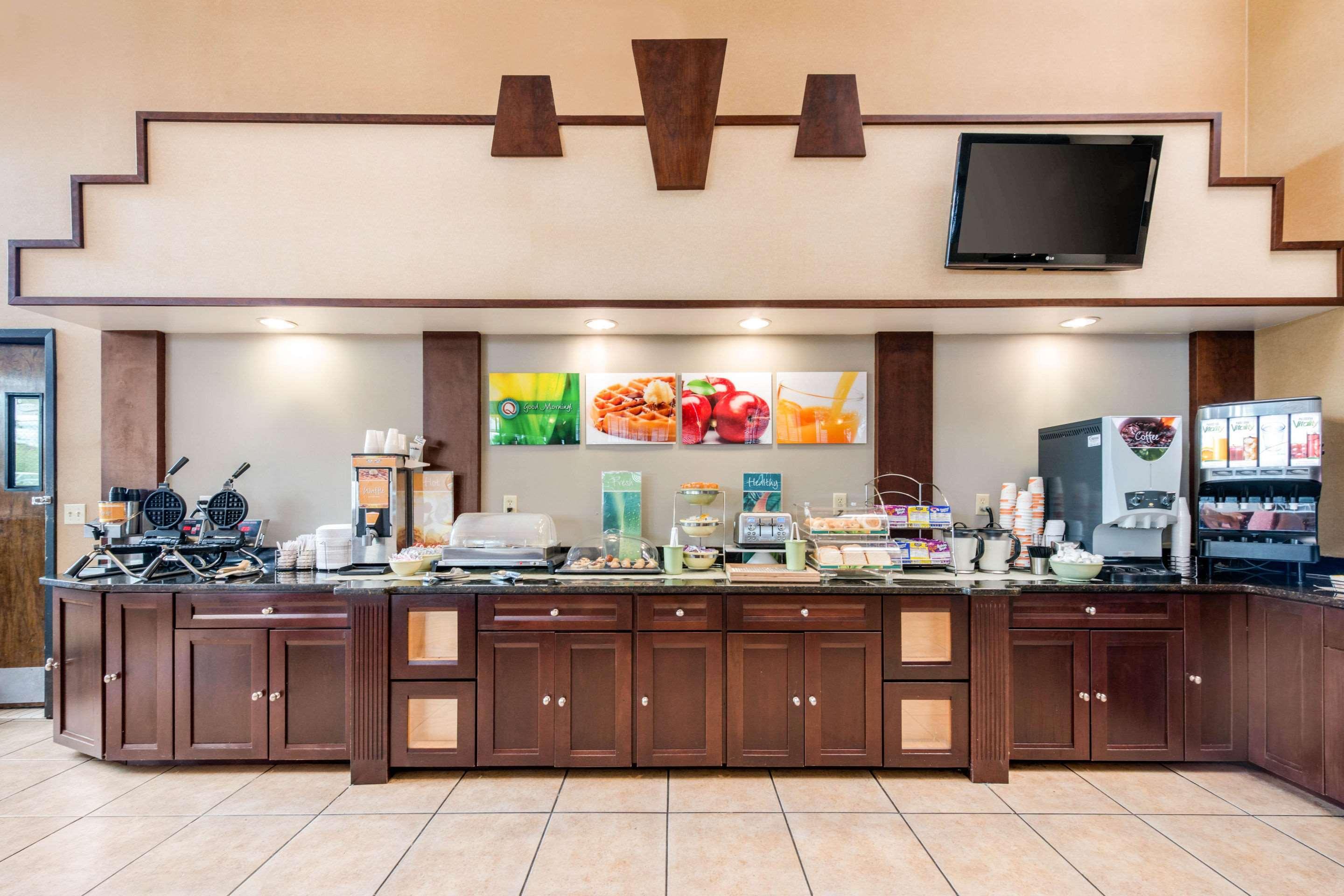 Quality Inn & Suites Tarpon Springs South Екстериор снимка